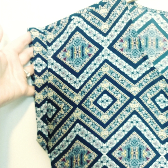 PINK ROSE Boho Aztec Blue V-Neck Top Size Large - Picture 4 of 6